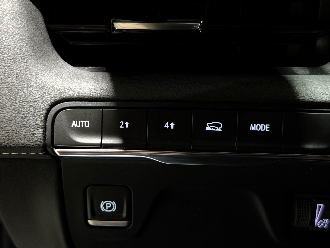 Used 2022 Cadillac Escalade Luxury AWD/4WD image 32