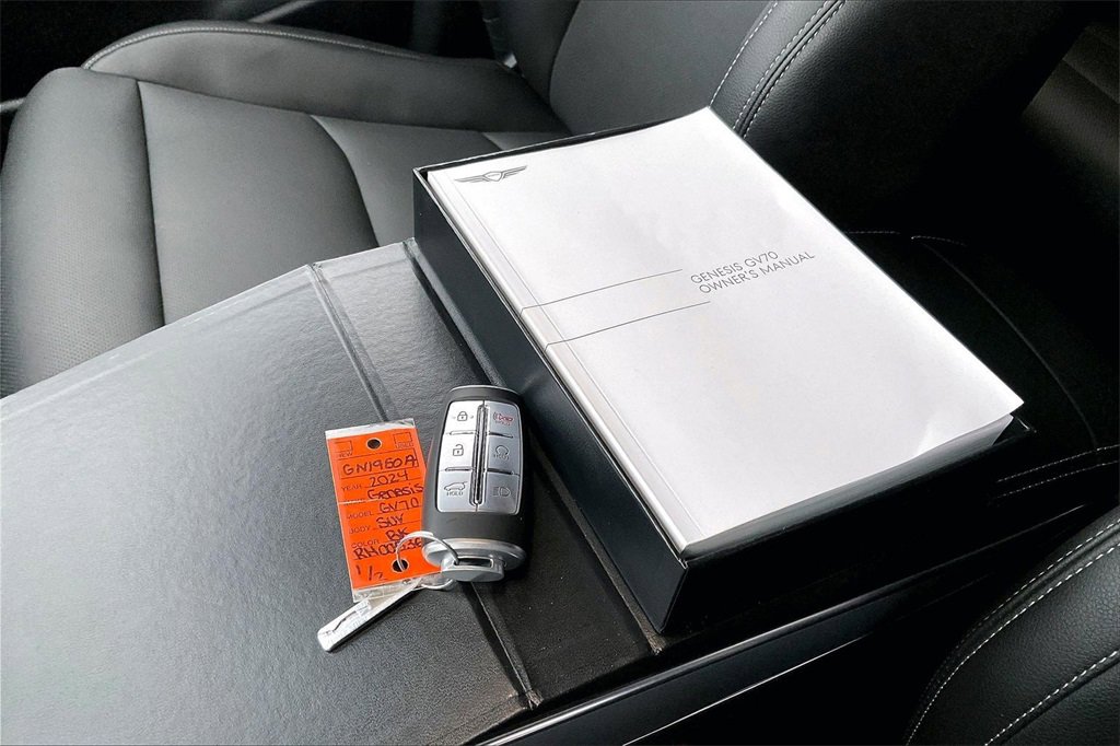 Used 2024 Genesis GV70 2.5T Select w/ Select Package image 33