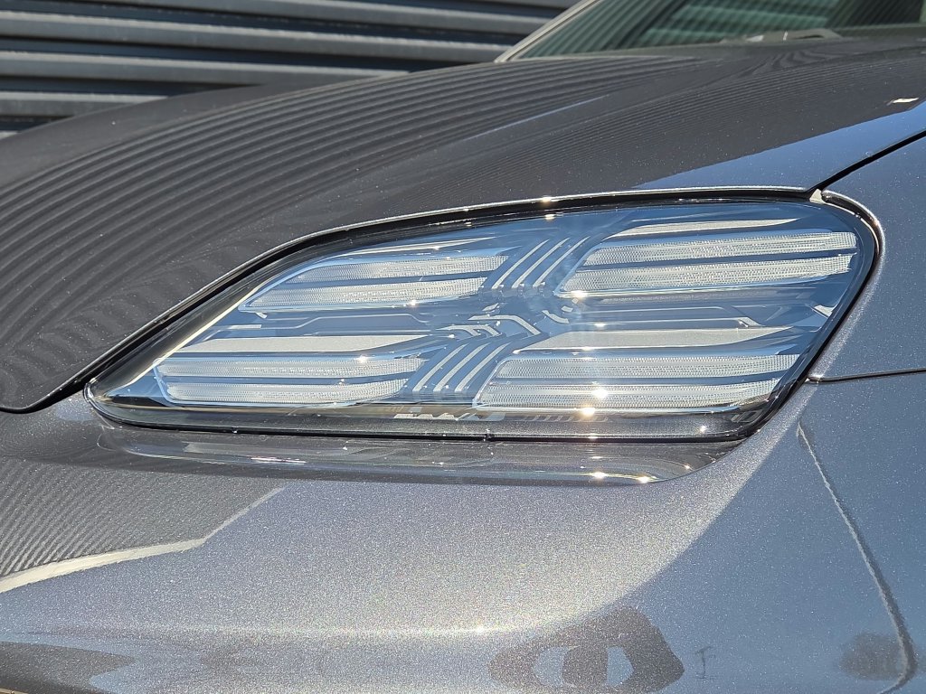 Certified 2026 Porsche Macan 4 Electric AWD/4WD image 25