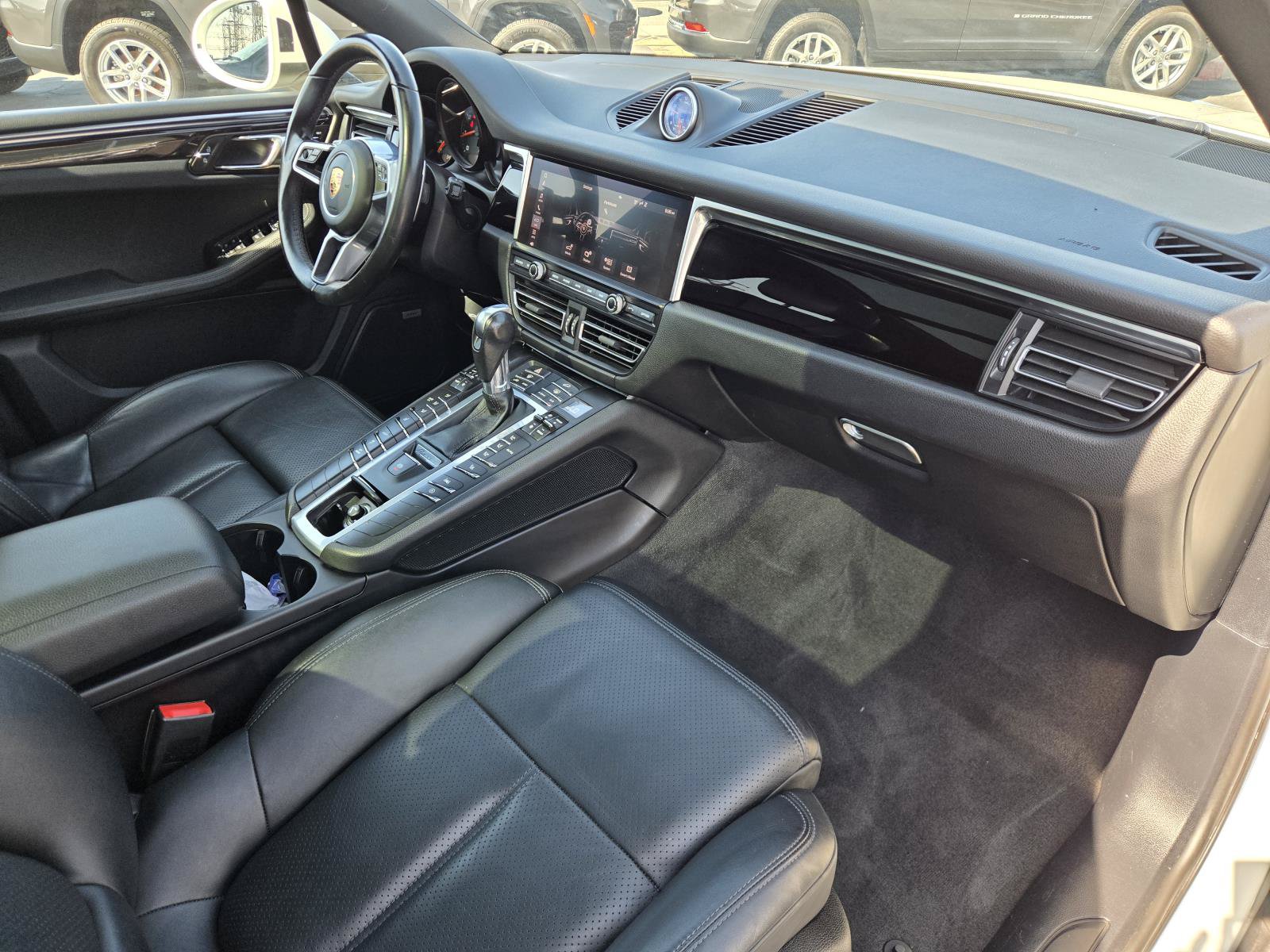 Used 2021 Porsche Macan AWD/4WD image 30