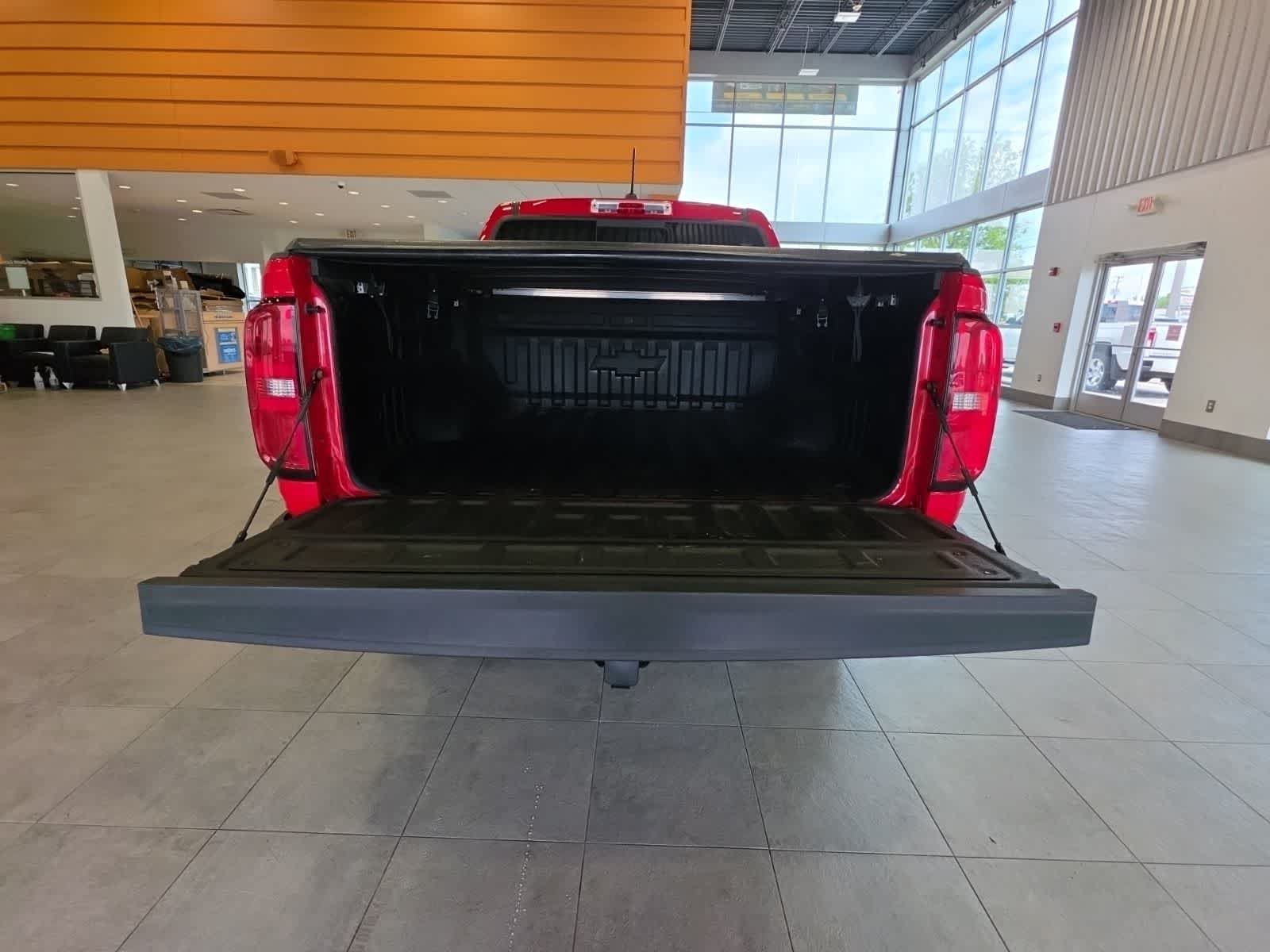 Used 2019 Chevrolet Colorado LT w/ Colorado RST Special Edition AWD/4WD image 11