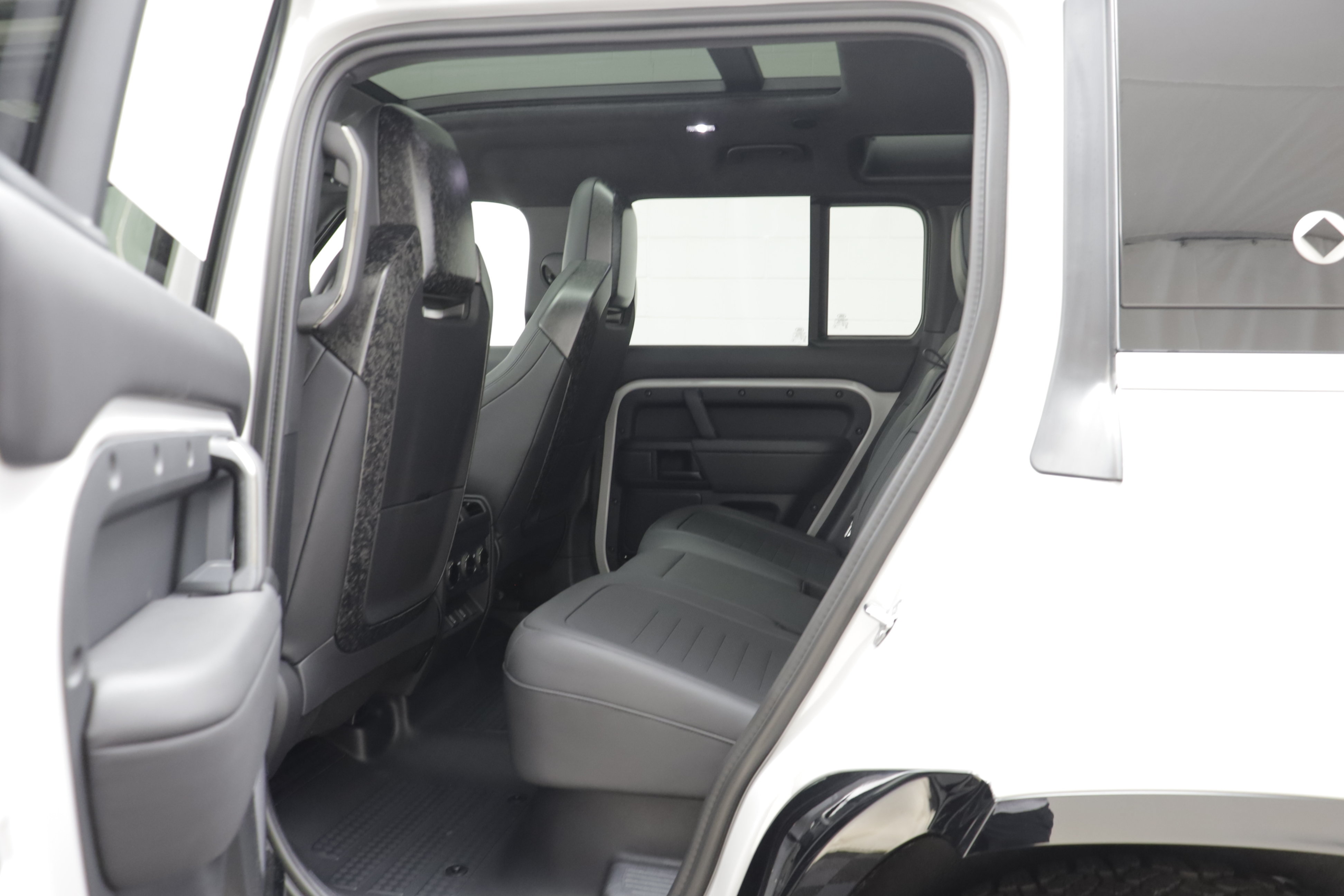 New 2026 Land Rover Defender 110 OCTA AWD/4WD image 17