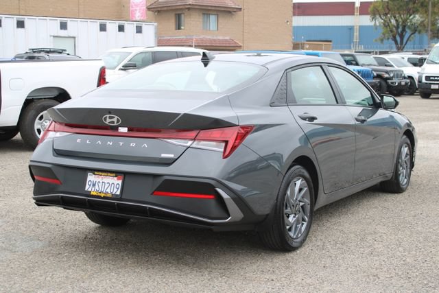 Used 2024 Hyundai Elantra Blue FWD image 5