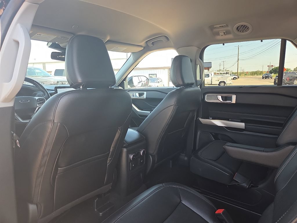 Used 2023 Ford Explorer Limited w/ Equipment Group 301A RWD image 16