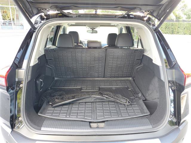 Used 2023 Nissan Rogue SL w/ SL Premium Package image 12