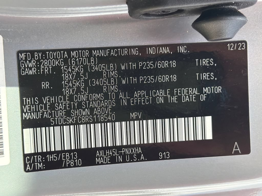 Used 2024 Toyota Sienna XLE Woodland Edition AWD/4WD image 32