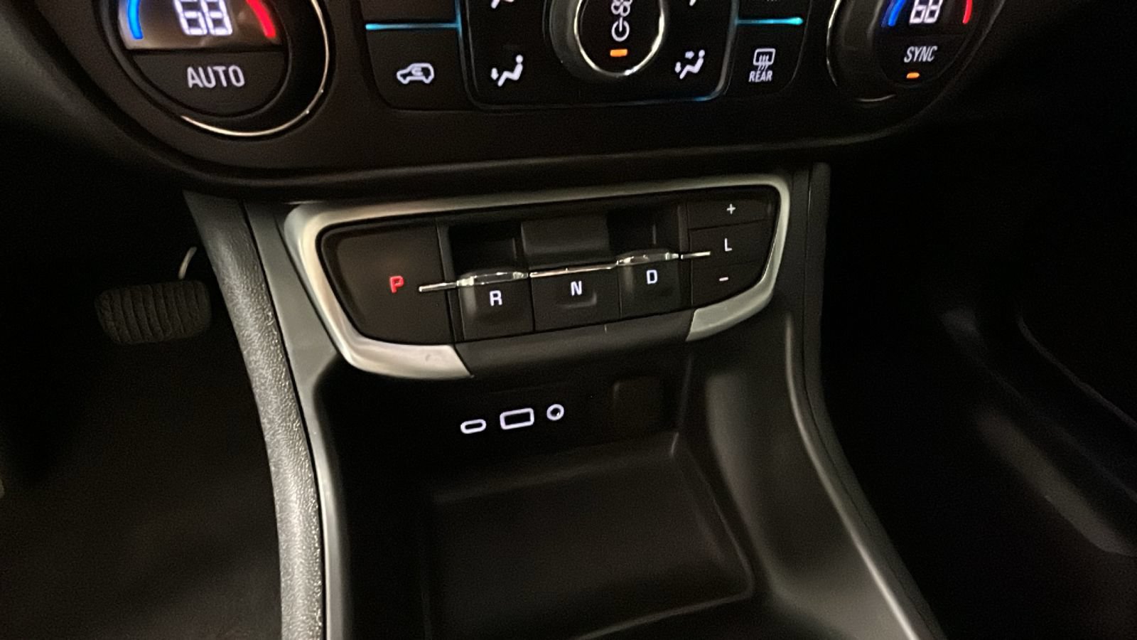 Used 2022 GMC Terrain SLE w/ Driver Convenience Package AWD/4WD image 25