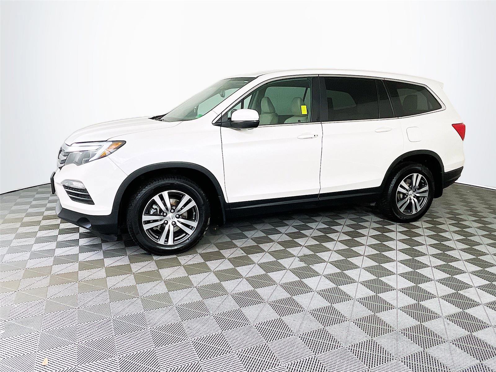 Used 2017 Honda Pilot EX-L image 4