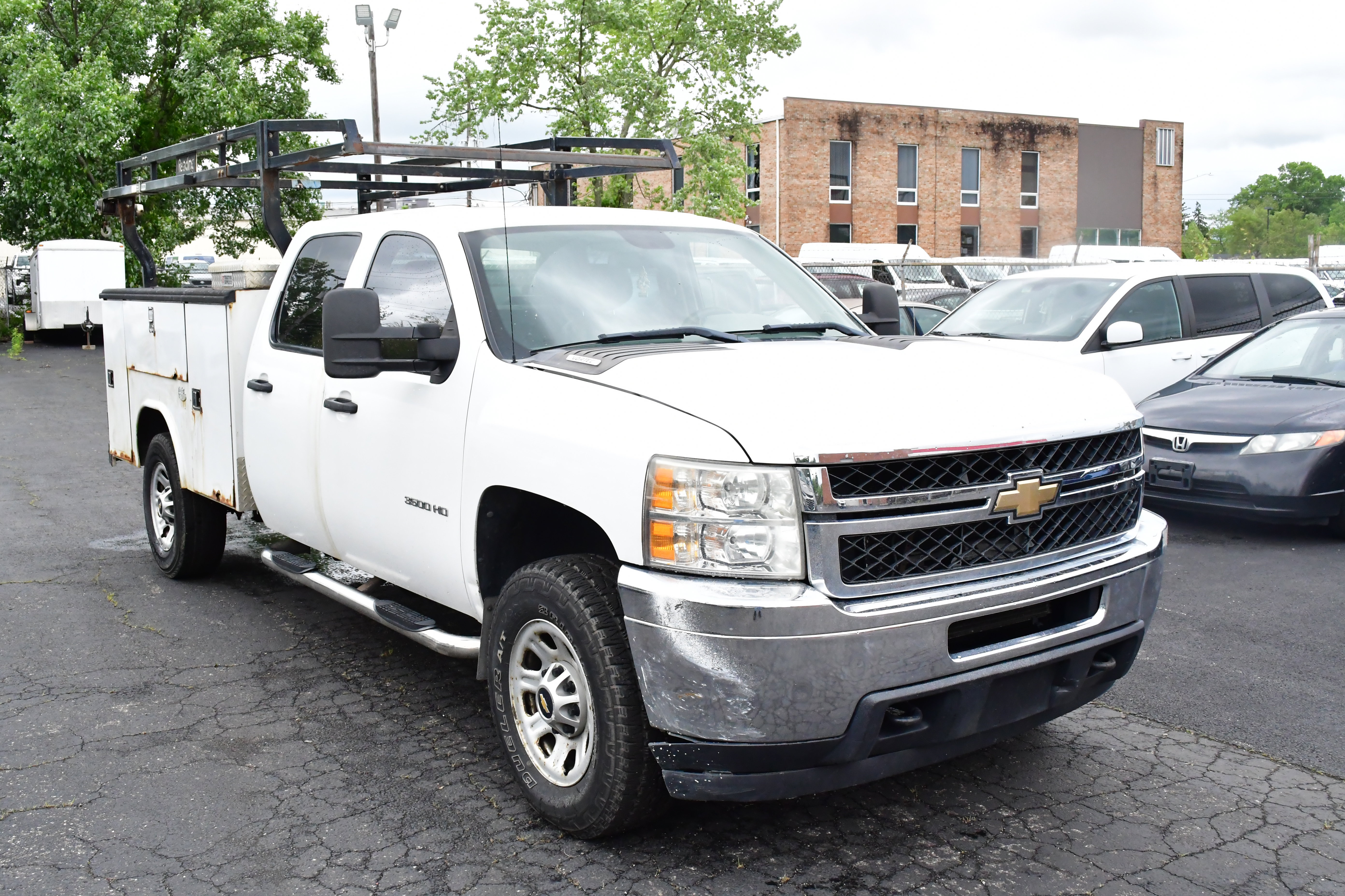 Used 2011 Chevrolet Silverado 3500 W/T image 2