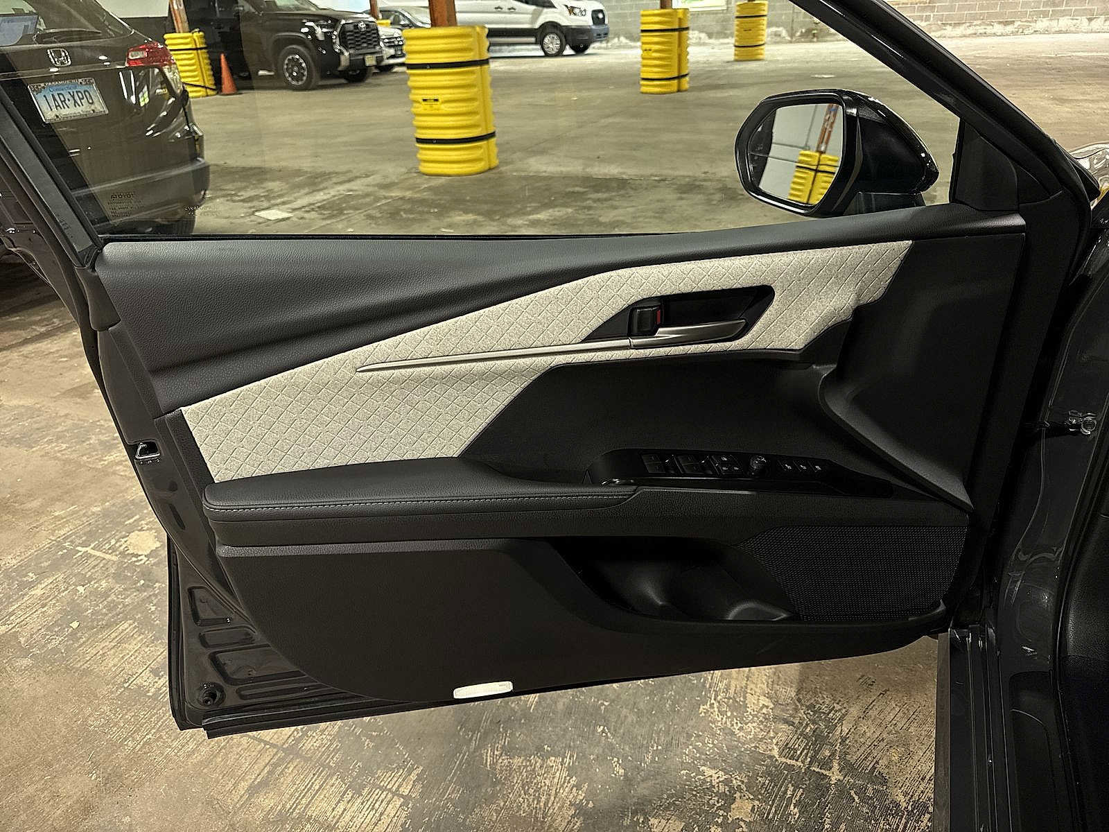 Used 2025 Toyota Camry XLE w/ Premium Plus Package image 30