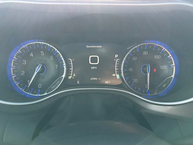 Used 2025 Chrysler Voyager LX image 13