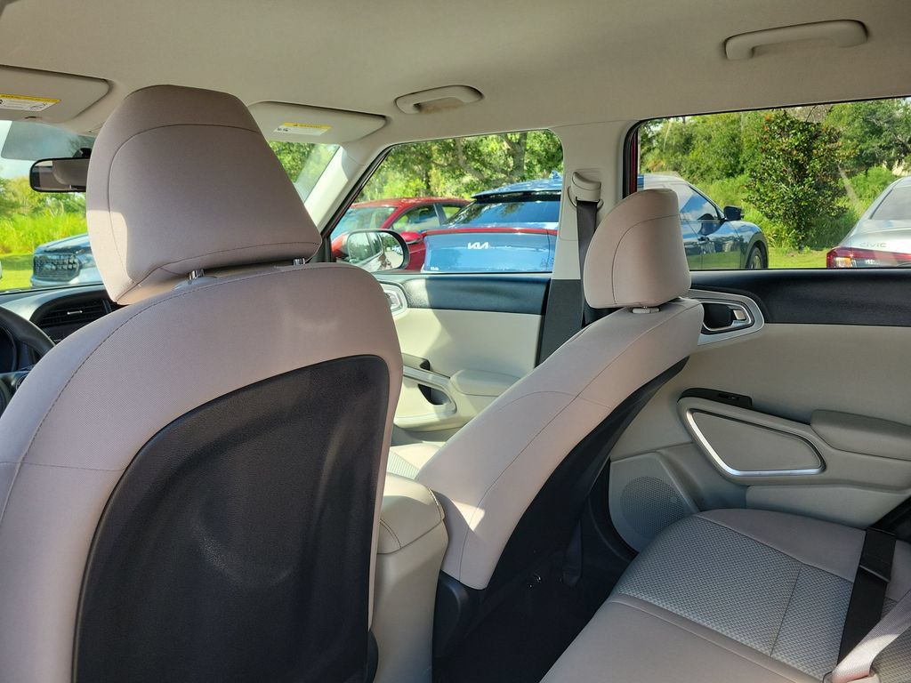 Used 2025 Kia Soul LX FWD image 25