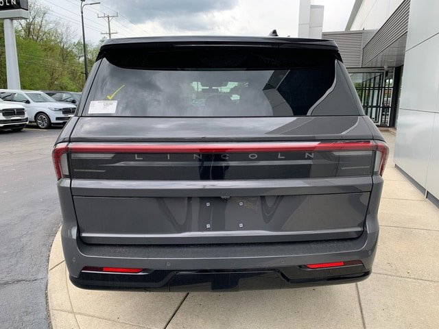 New 2026 Lincoln Navigator Black Label AWD/4WD image 4