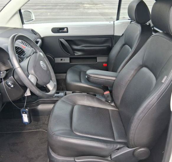 Used 2009 Volkswagen Beetle S FWD image 5