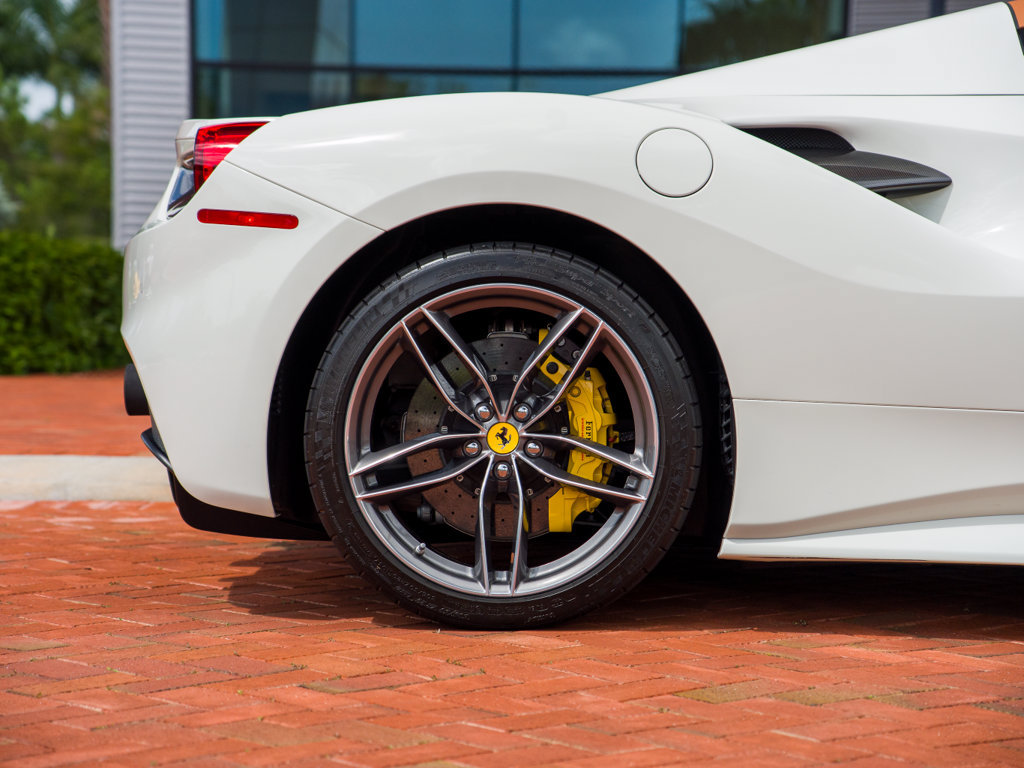 Used 2019 Ferrari 488 Spider RWD image 17