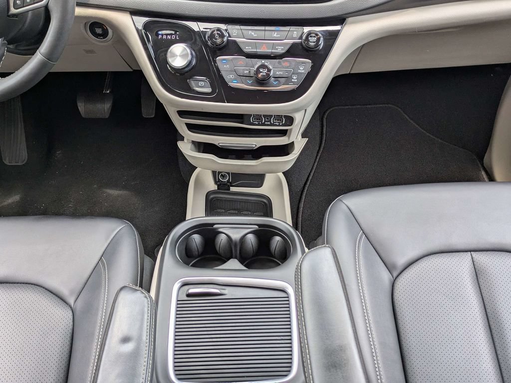 Used 2024 Chrysler Pacifica Touring-L FWD image 20
