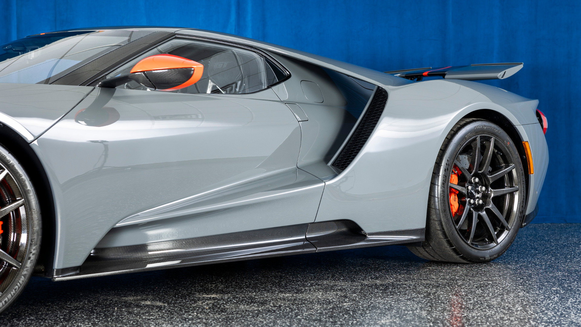 Used 2020 Ford GT Carbon Series RWD image 29