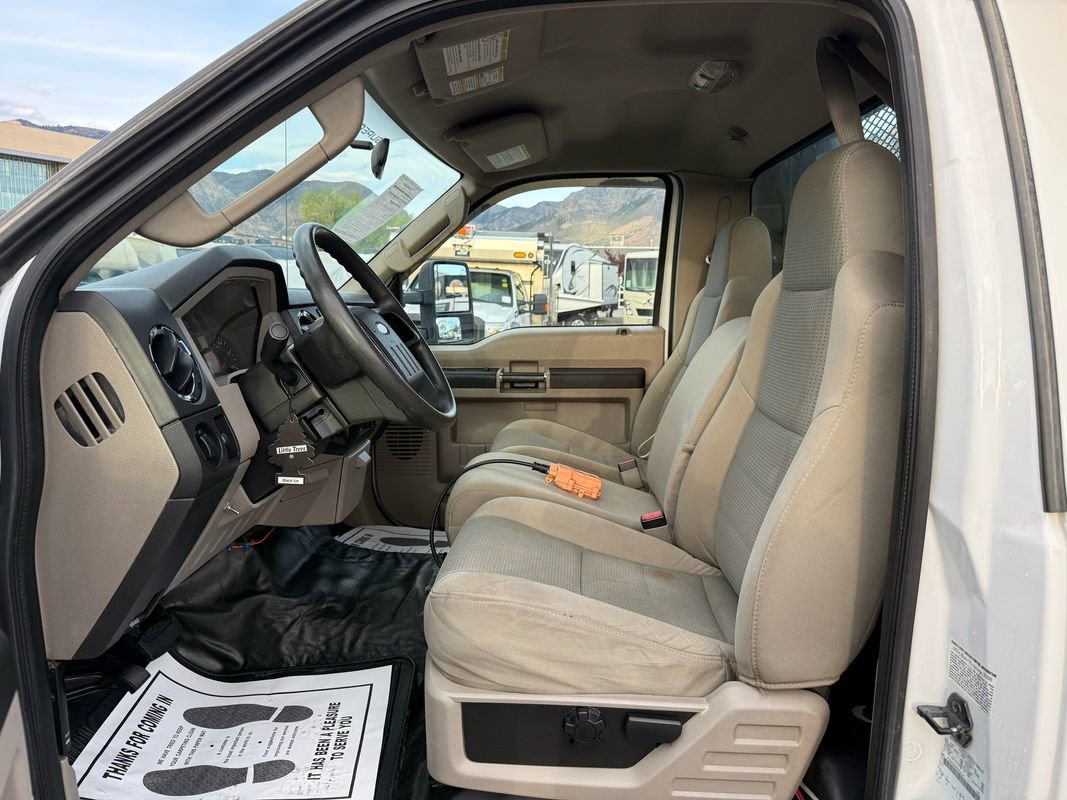 Used 2008 Ford F550 4x4 Regular Cab Super Duty image 11
