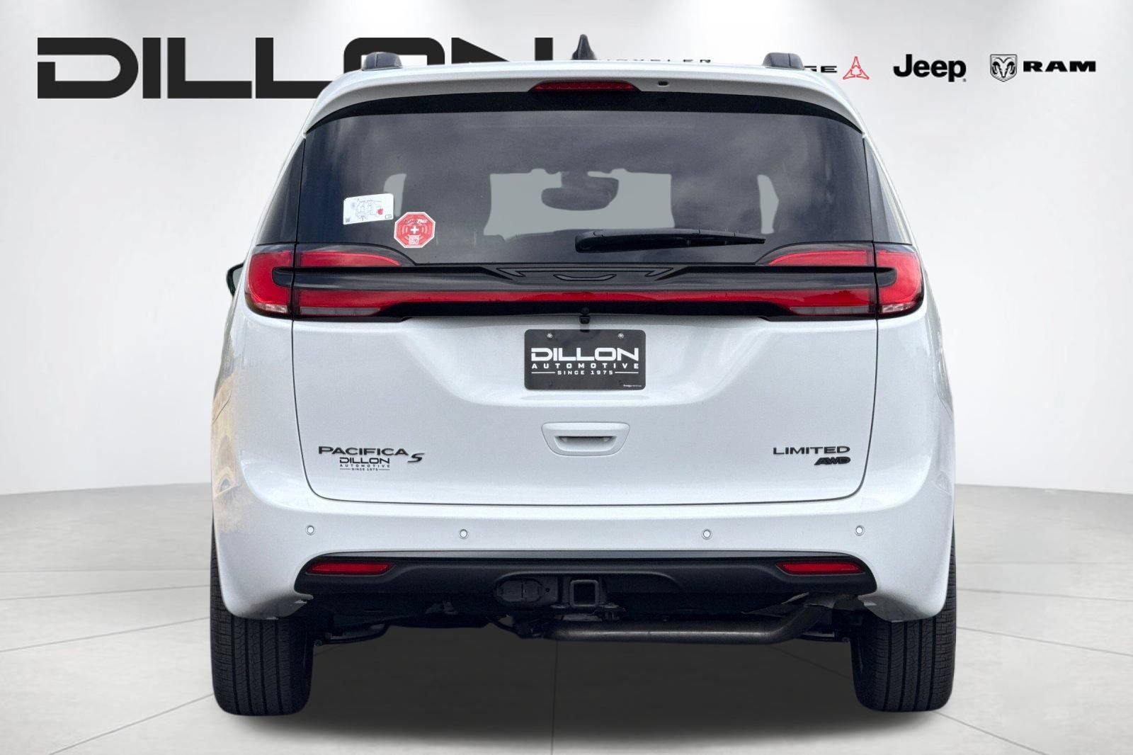 New 2027 Chrysler Pacifica Limited AWD/4WD image 4