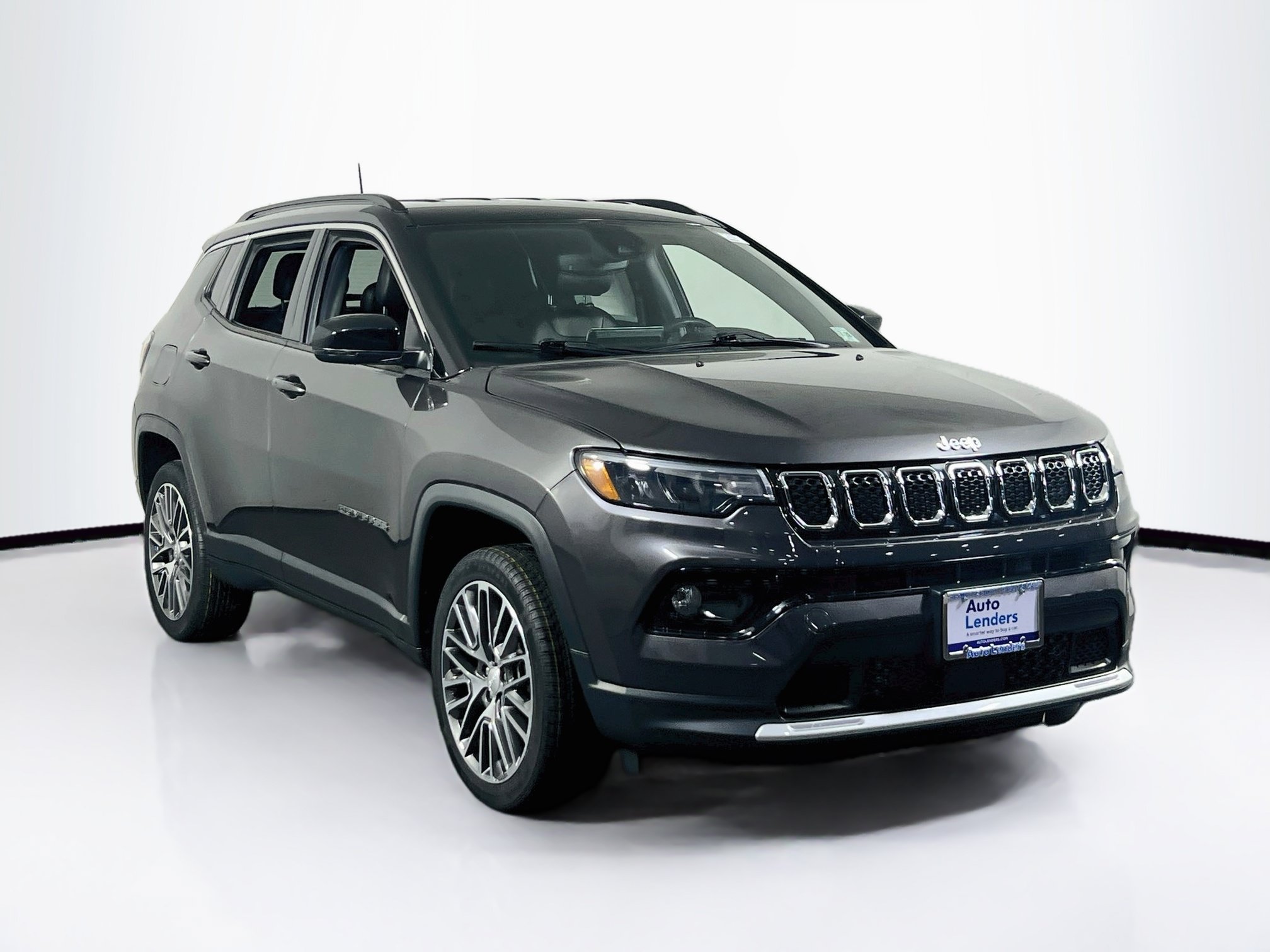 Used 2023 Jeep Compass Limited w/ Elite Group AWD/4WD image 3