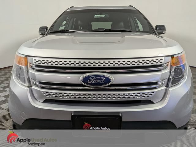 Used 2015 Ford Explorer XLT w/ Equipment Group 202A AWD/4WD image 2