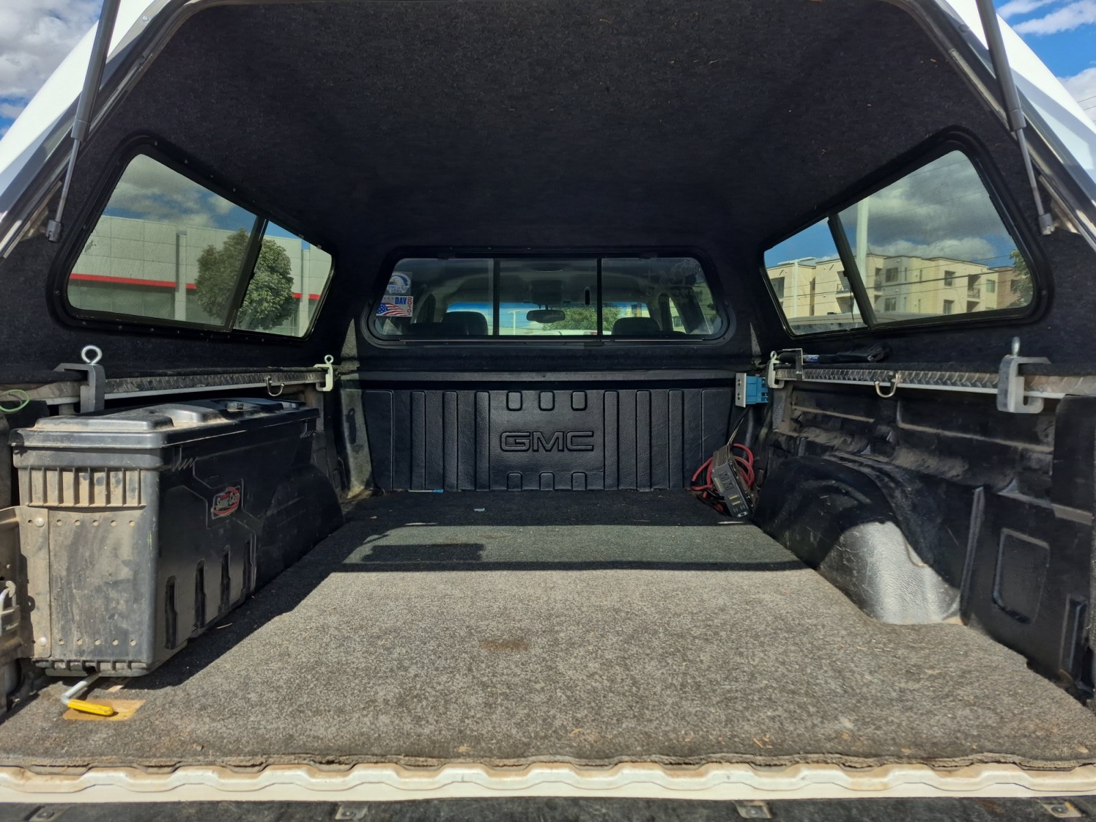 Used 2006 GMC Sierra 2500 SLT w/ Heavy-Duty Power Package AWD/4WD image 21