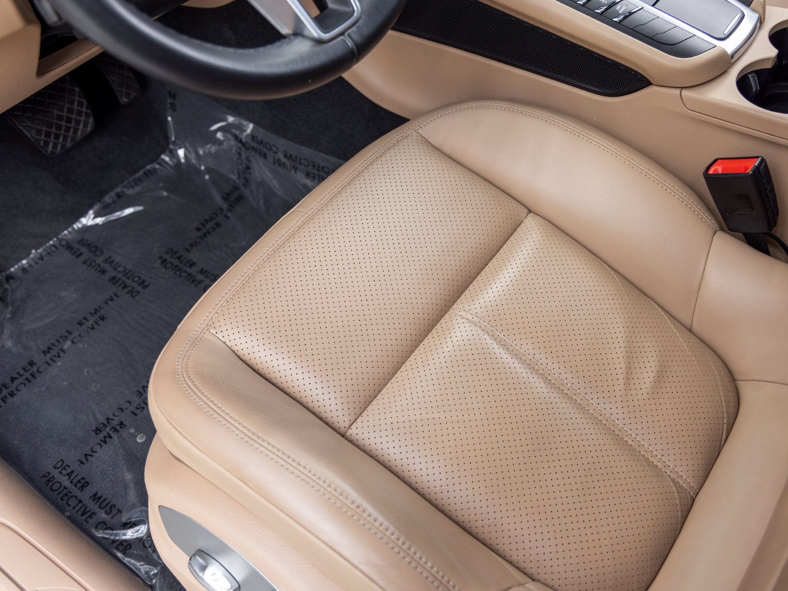 Certified 2021 Porsche Macan AWD/4WD image 32