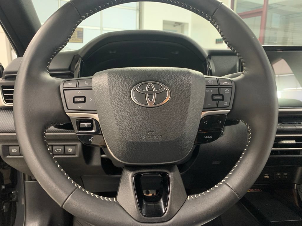 Used 2025 Toyota Camry SE FWD image 16