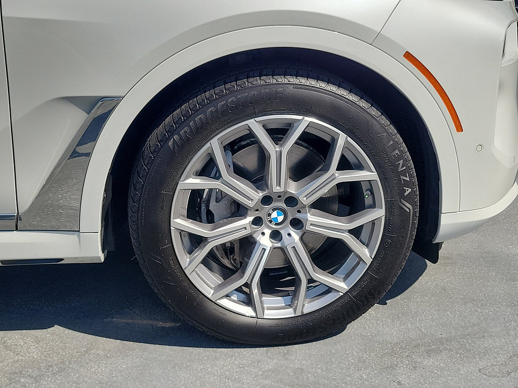 Used 2024 BMW X7 xDrive40i w/ Premium Package AWD/4WD image 5