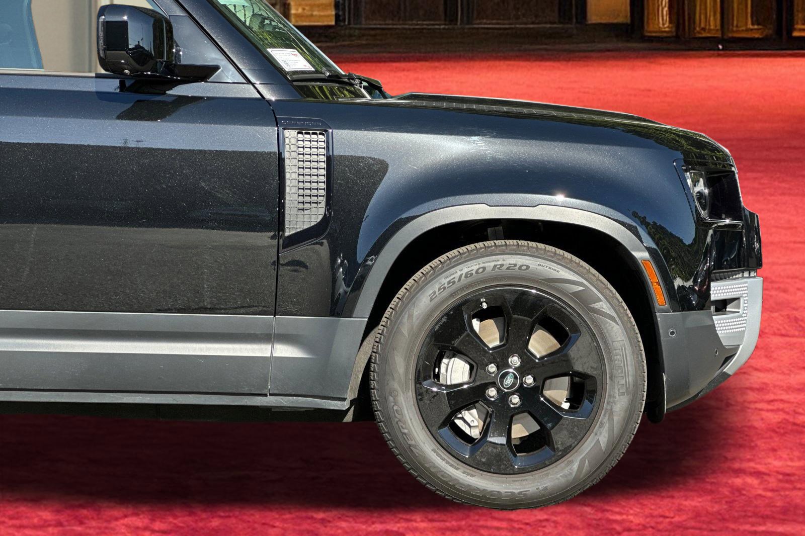 Used 2025 Land Rover Defender 110 S image 36