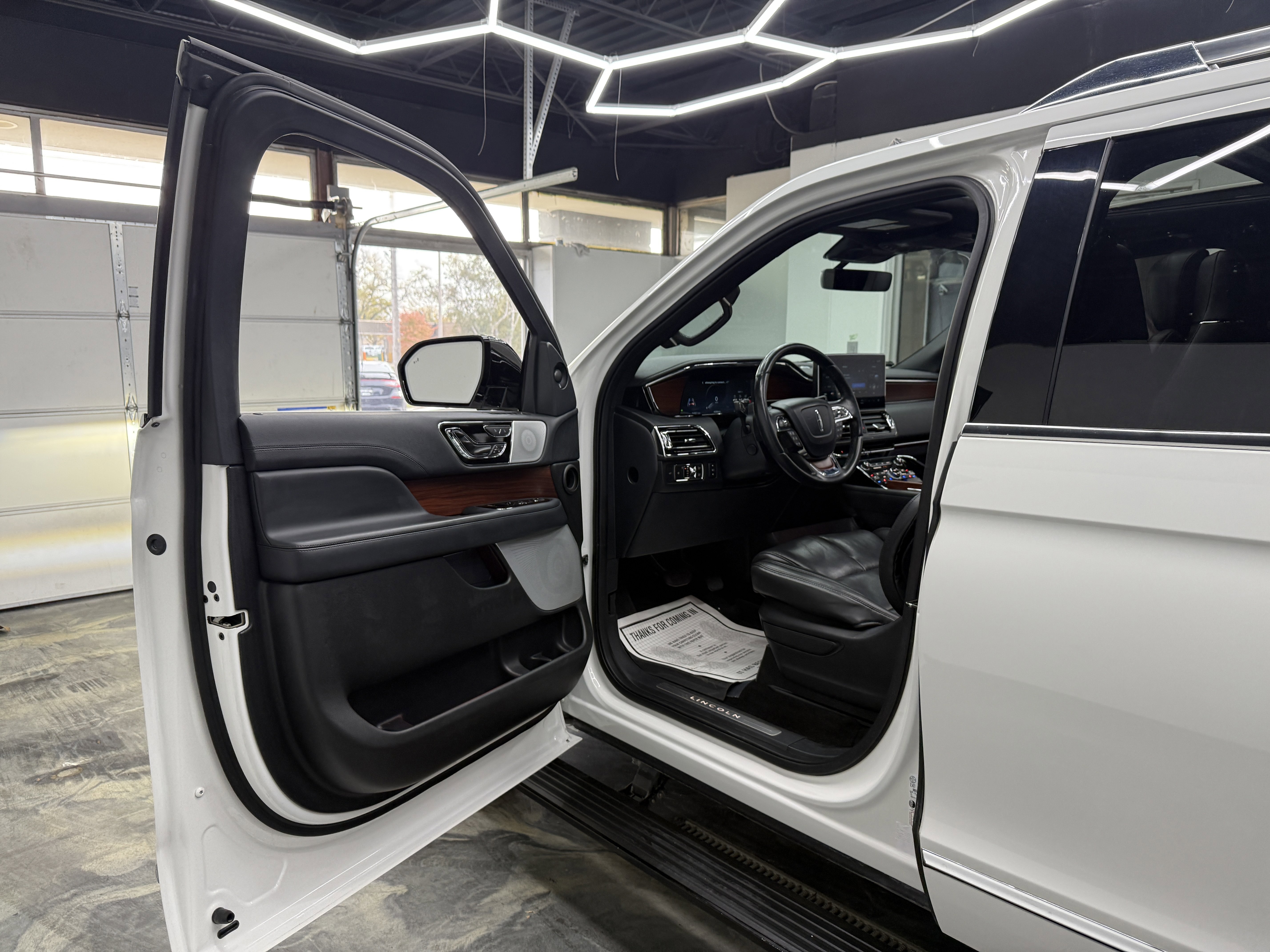 Used 2022 Lincoln Navigator Reserve w/ Equipment Group 201A image 10