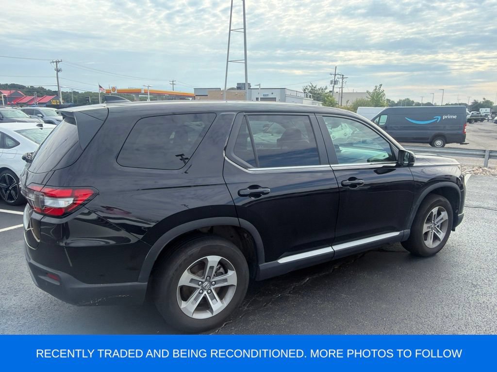 Used 2025 Honda Pilot EX-L image 3