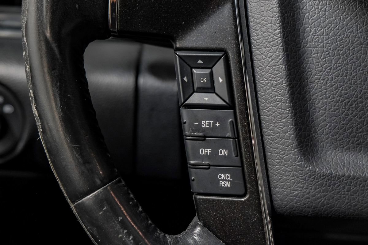 Used 2016 Lincoln Navigator Select image 12