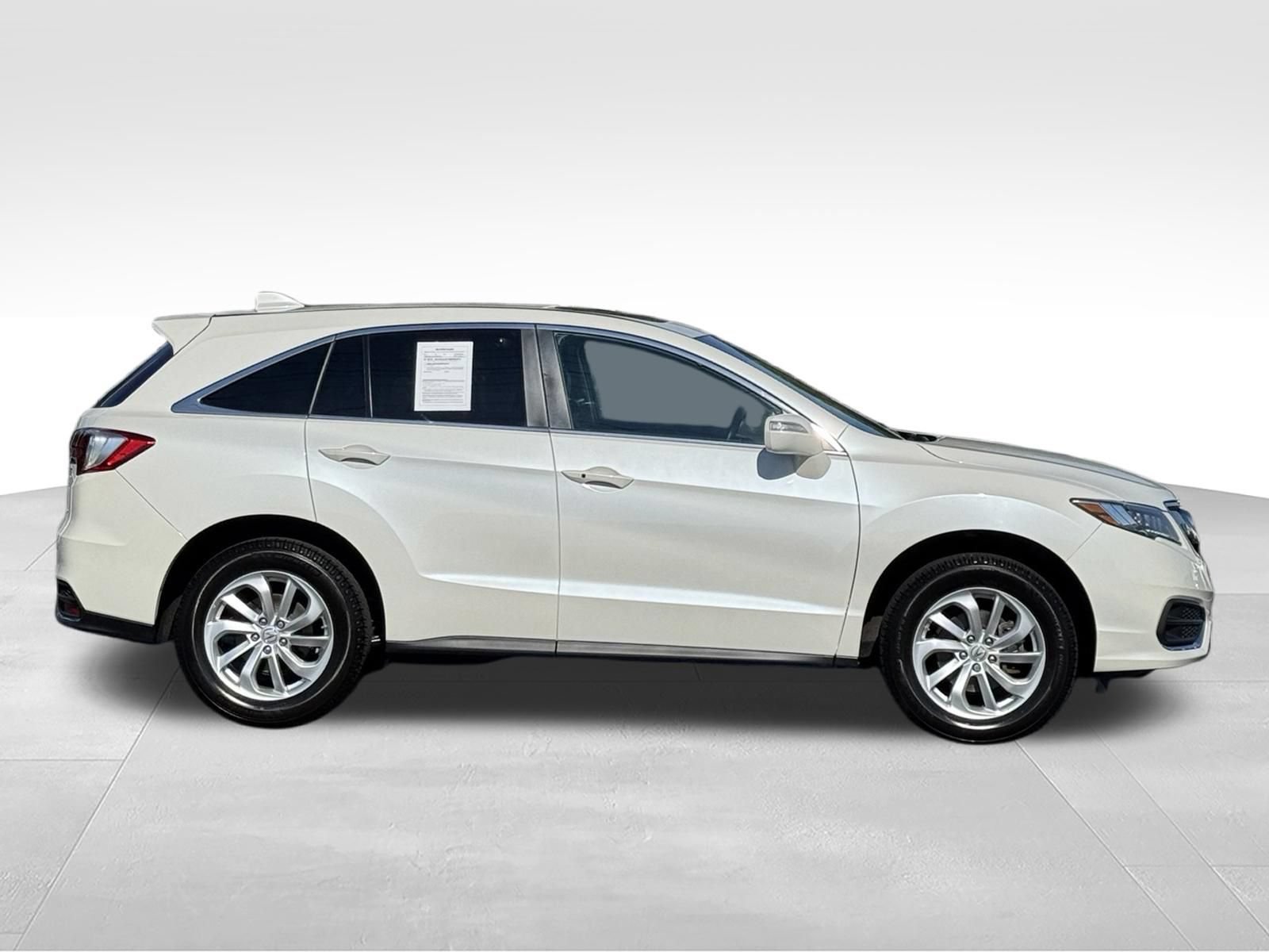 Used 2017 Acura RDX w/ Technology Package AWD/4WD image 3
