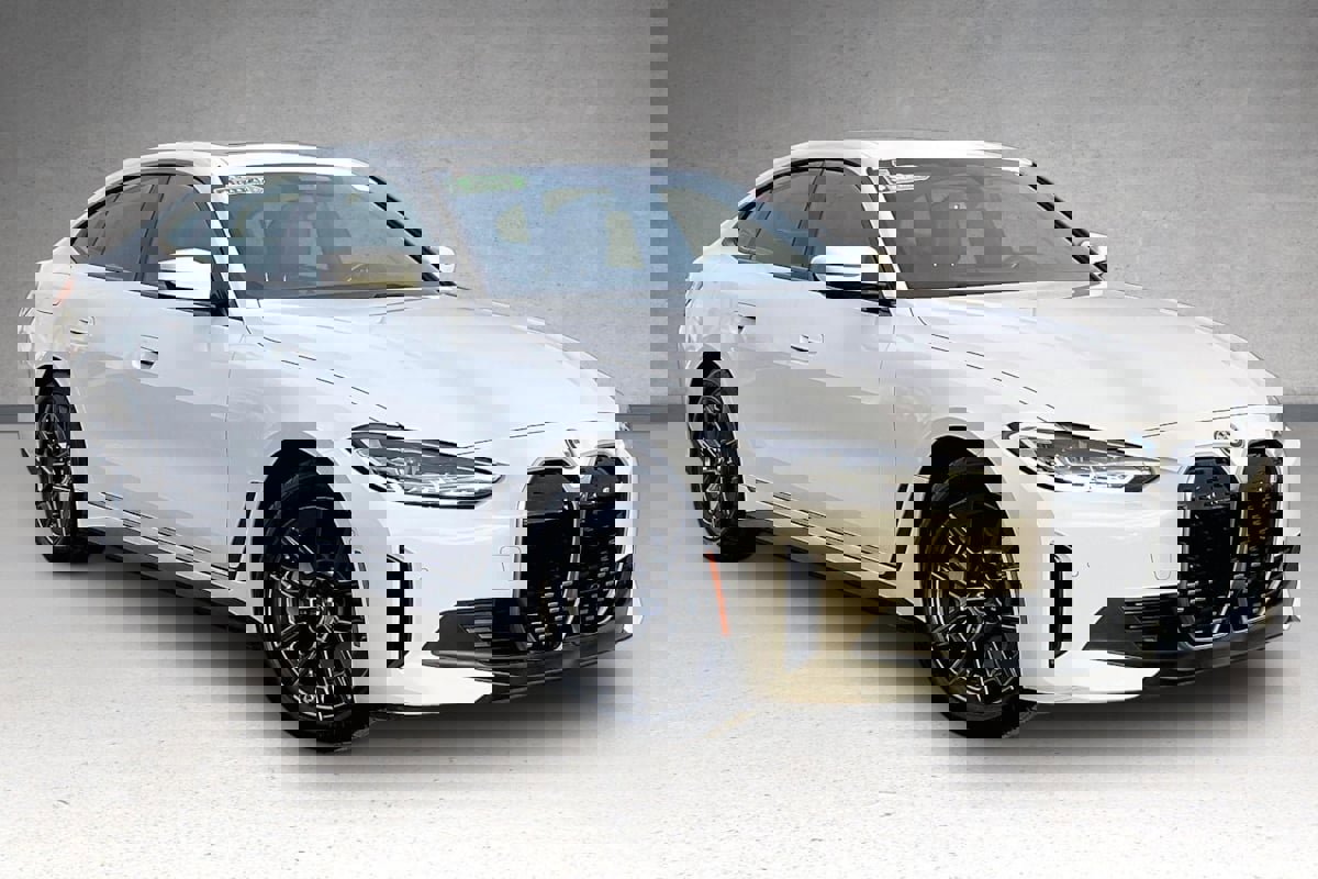 Used 2023 BMW i4 eDrive40 image 2