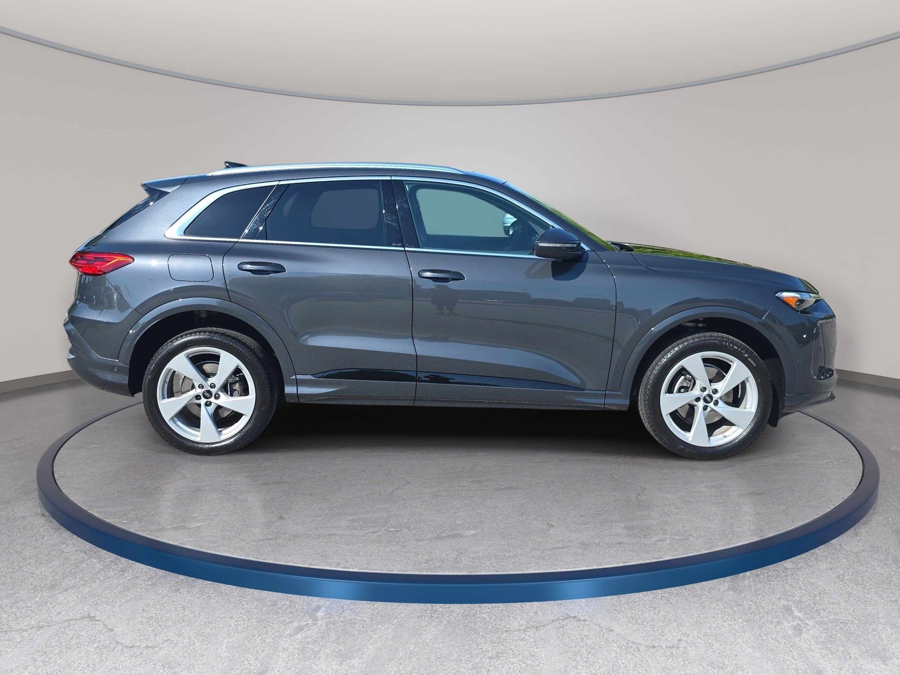 Certified 2025 Audi Q5 Premium Plus w/ Premium Plus AWD/4WD image 6