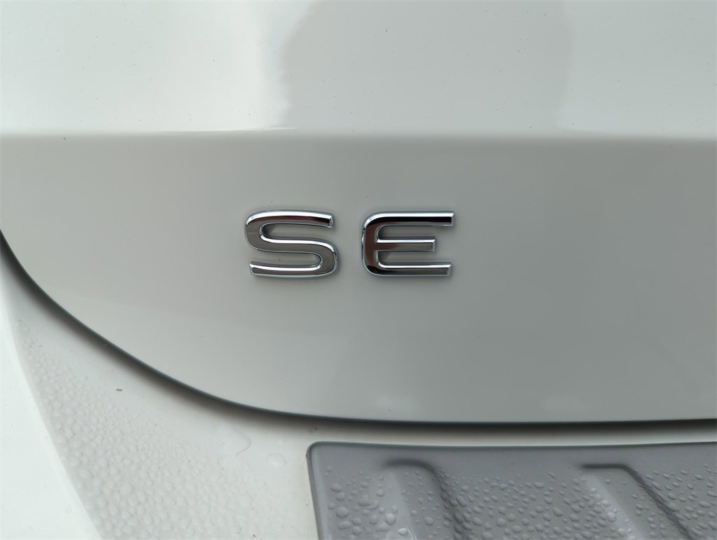 Used 2025 Volkswagen Taos SE image 21