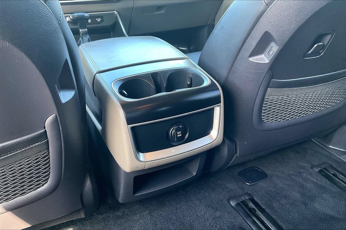 Used 2025 Kia Carnival FWD image 22