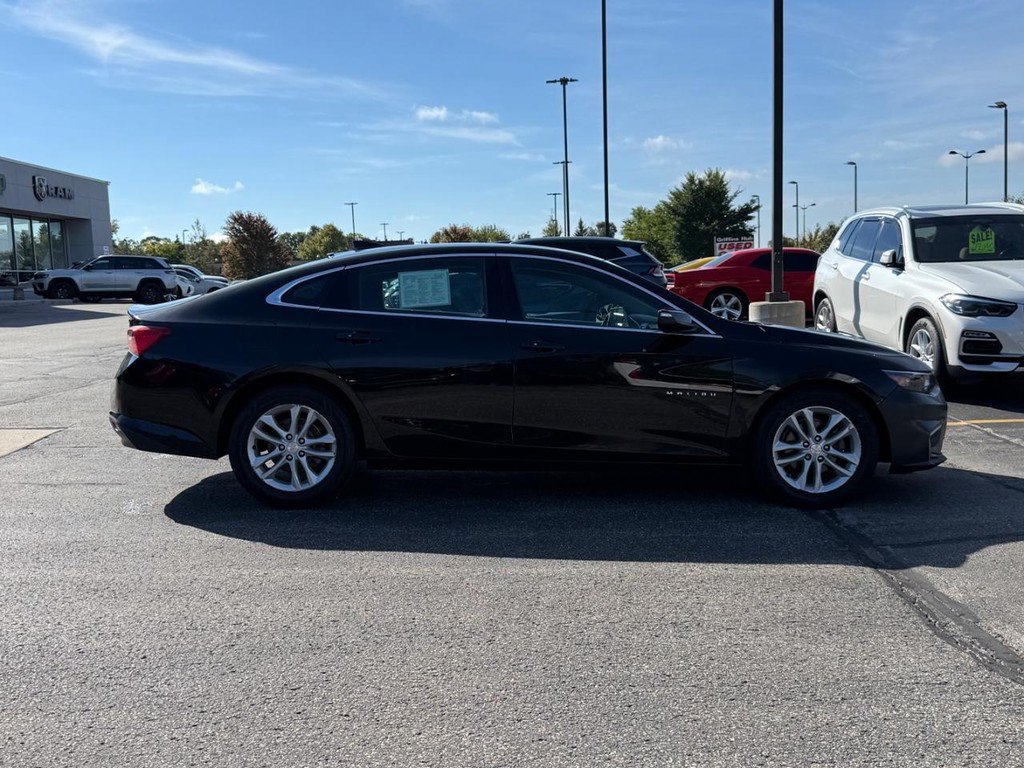 Used 2018 Chevrolet Malibu LT FWD image 2