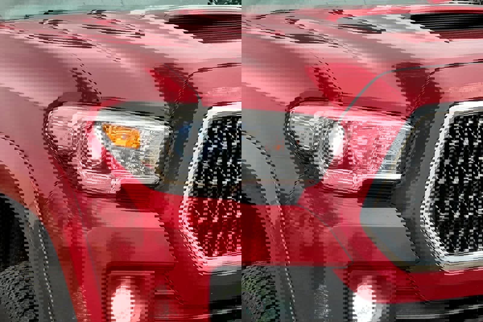 Used 2019 Toyota Tacoma TRD Sport image 32