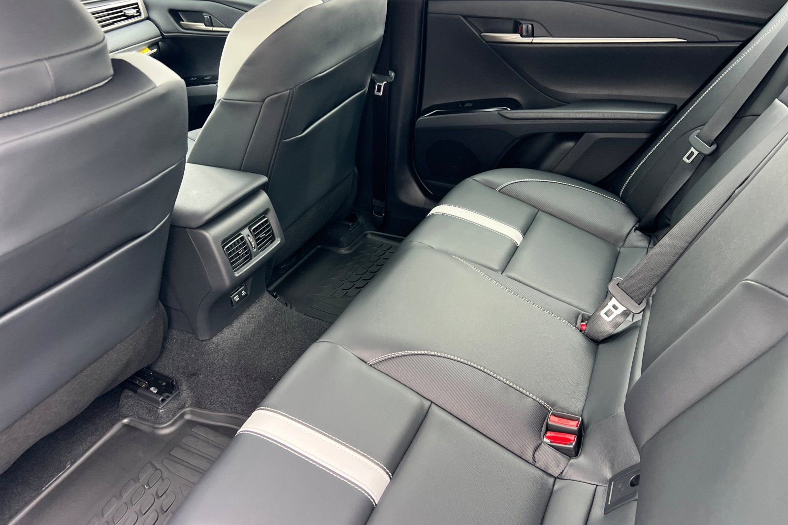 New 2026 Toyota Camry Hybrid w/ Multimedia Upgrade Package image 9