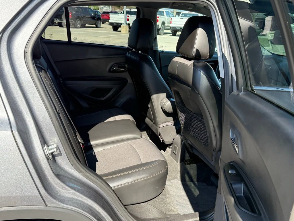 Used 2020 Chevrolet Trax LT w/ LT Convenience Package FWD image 14