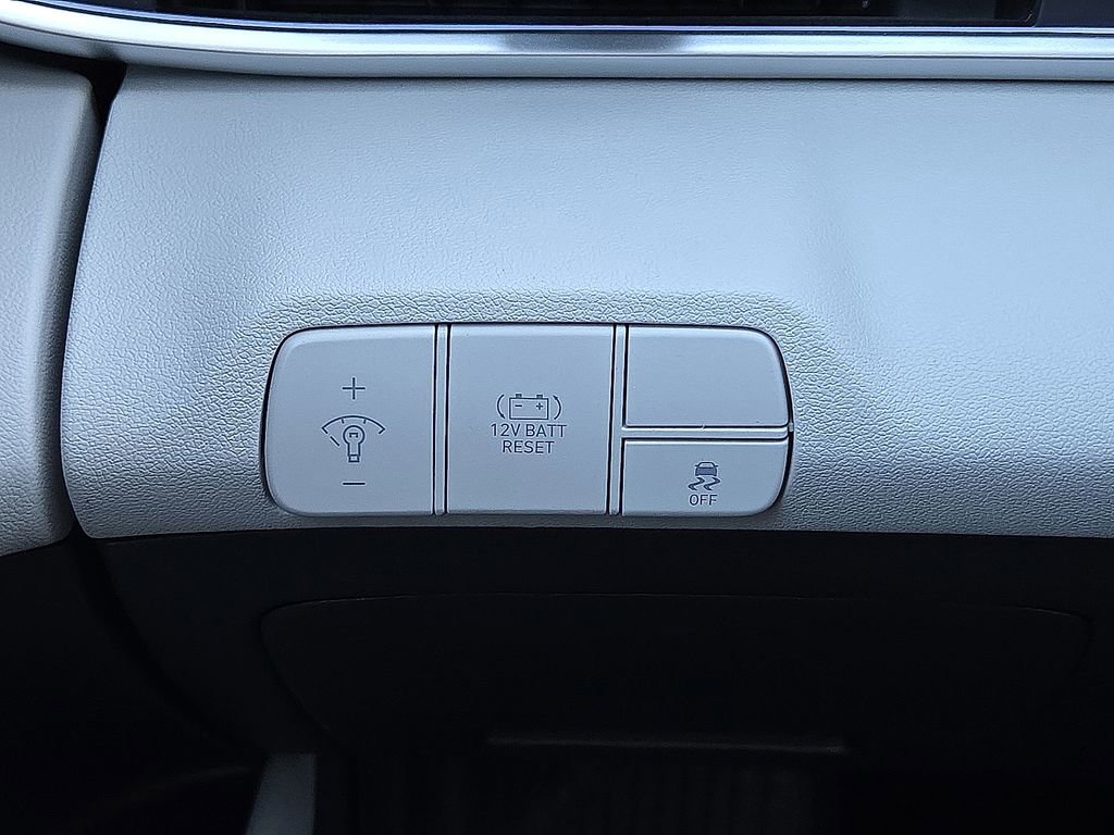 Used 2025 Hyundai Elantra Limited image 26