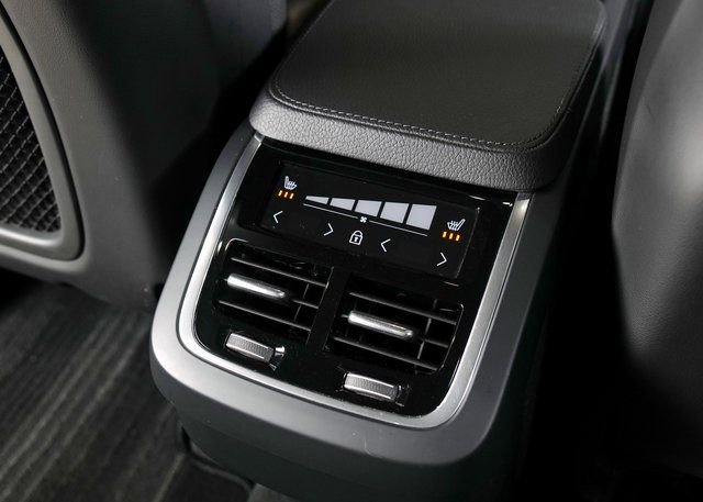 Used 2019 Volvo XC90 T5 Momentum w/ Multimedia Package image 24