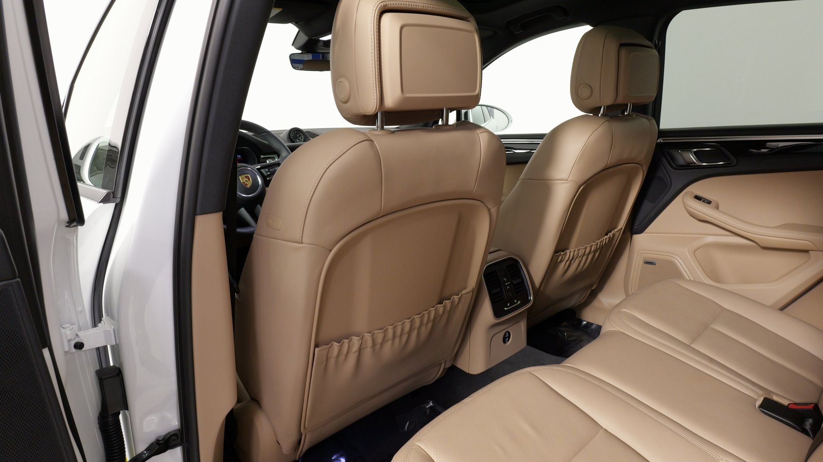 Used 2025 Porsche Macan image 40