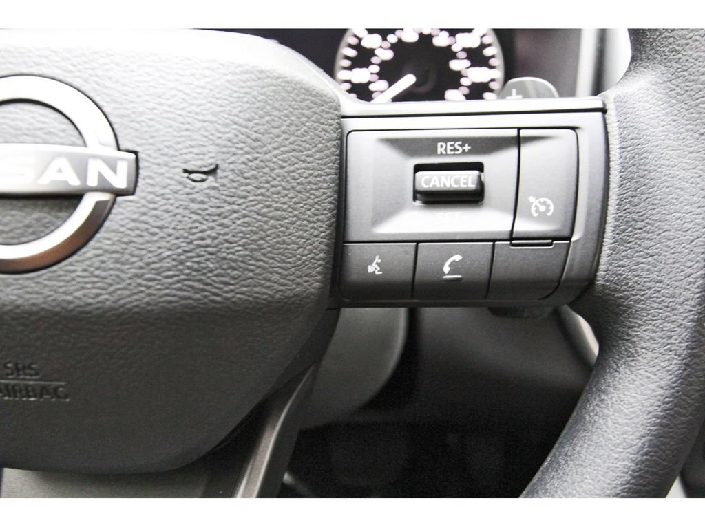 Used 2025 Nissan Rogue S FWD image 18