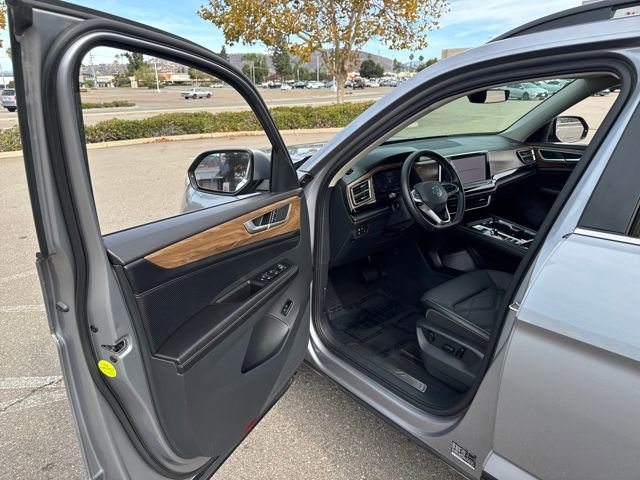 Used 2024 Volkswagen Atlas SE image 30