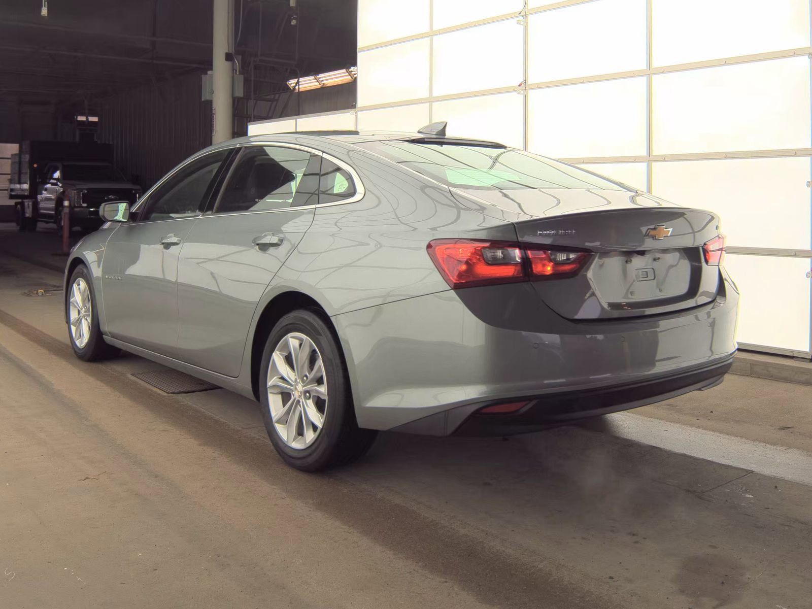 Used 2025 Chevrolet Malibu LT FWD image 8