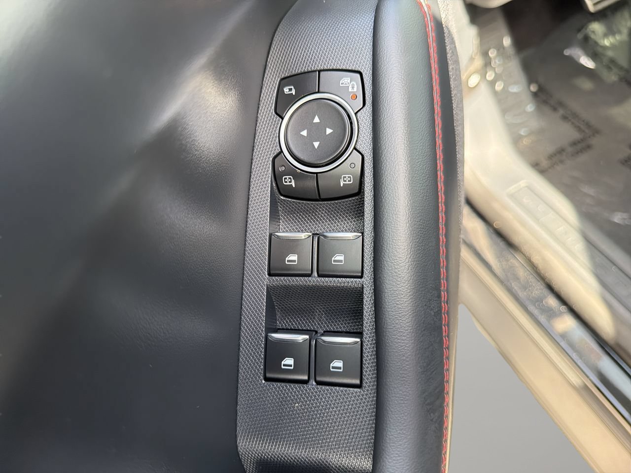 Used 2025 Ford Mustang Mach-E Premium w/ Sport Appearance Package AWD/4WD image 17