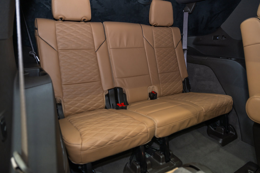 Used 2024 Cadillac Escalade Premium Luxury AWD/4WD image 40